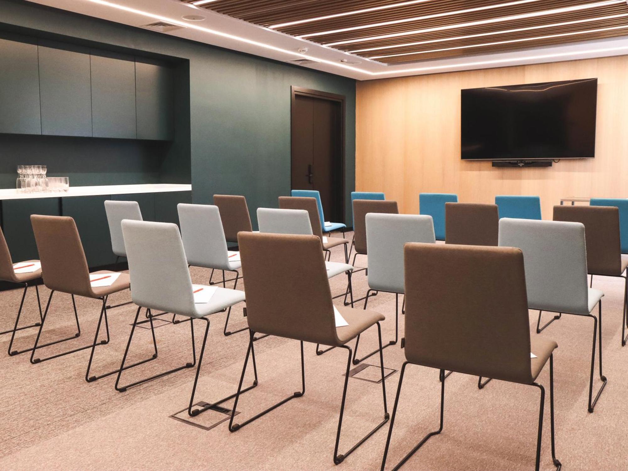 Novotel Living Almaty Jetisu Екстер'єр фото
