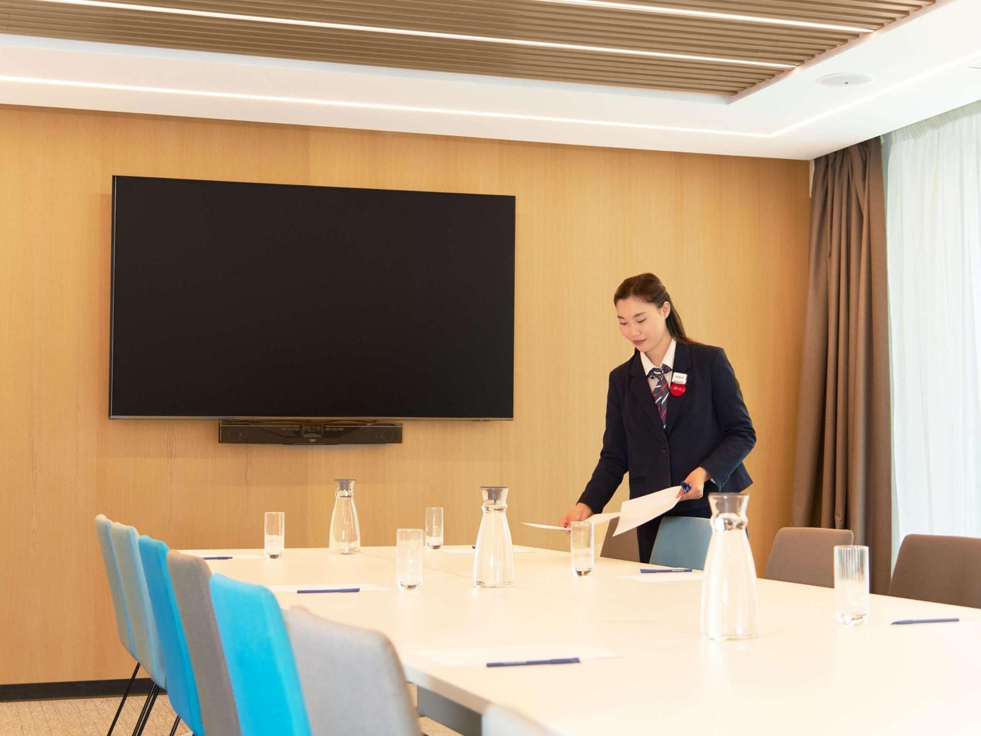 Novotel Living Almaty Jetisu Екстер'єр фото