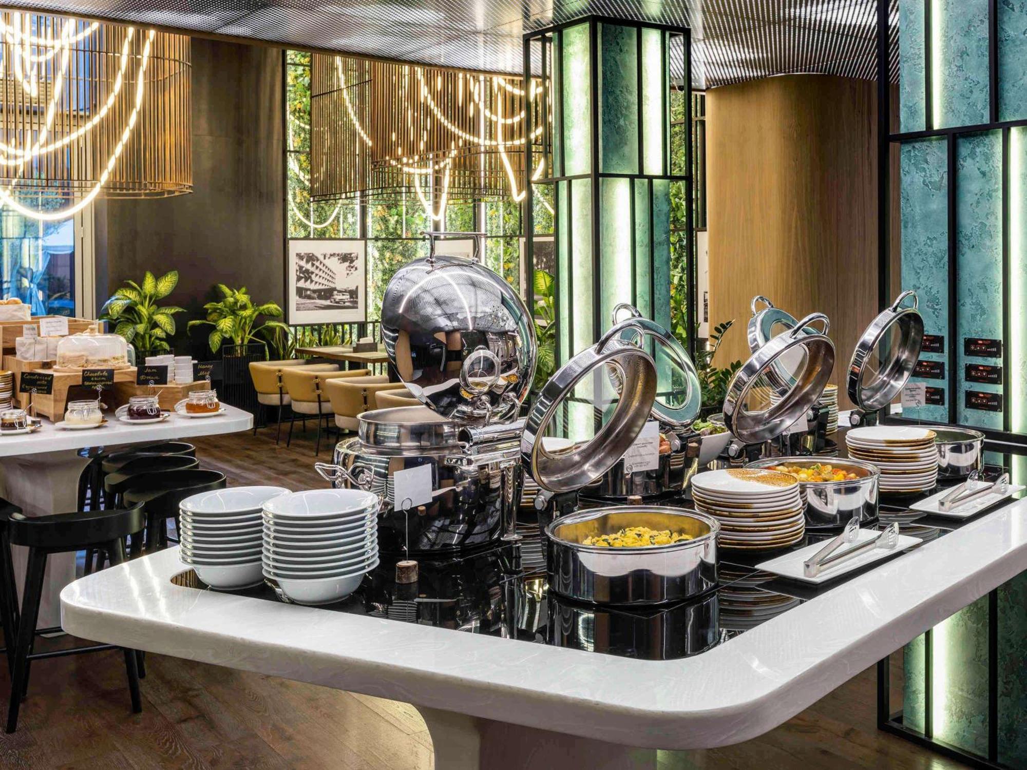 Novotel Living Almaty Jetisu Екстер'єр фото