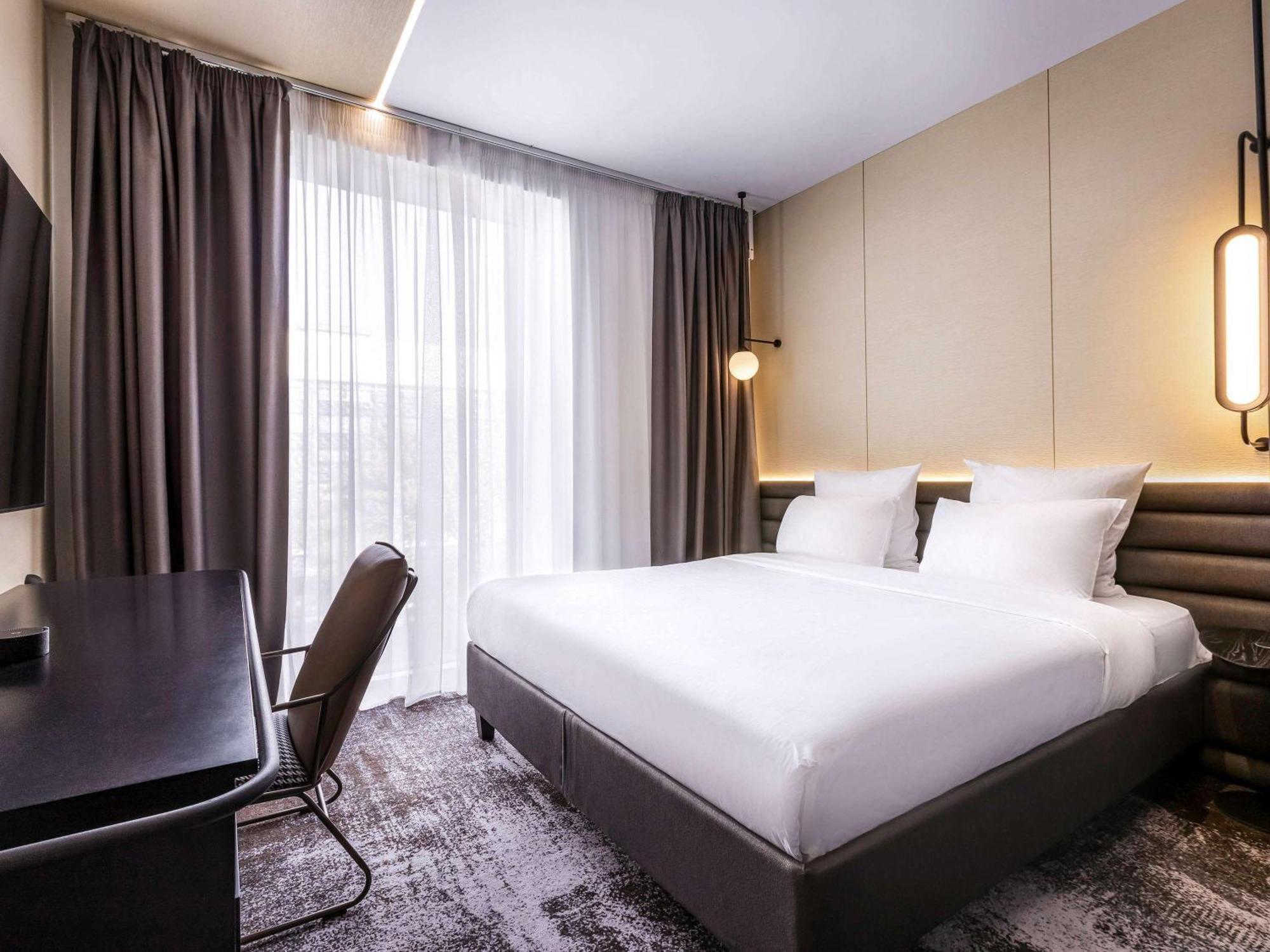Novotel Living Almaty Jetisu Екстер'єр фото