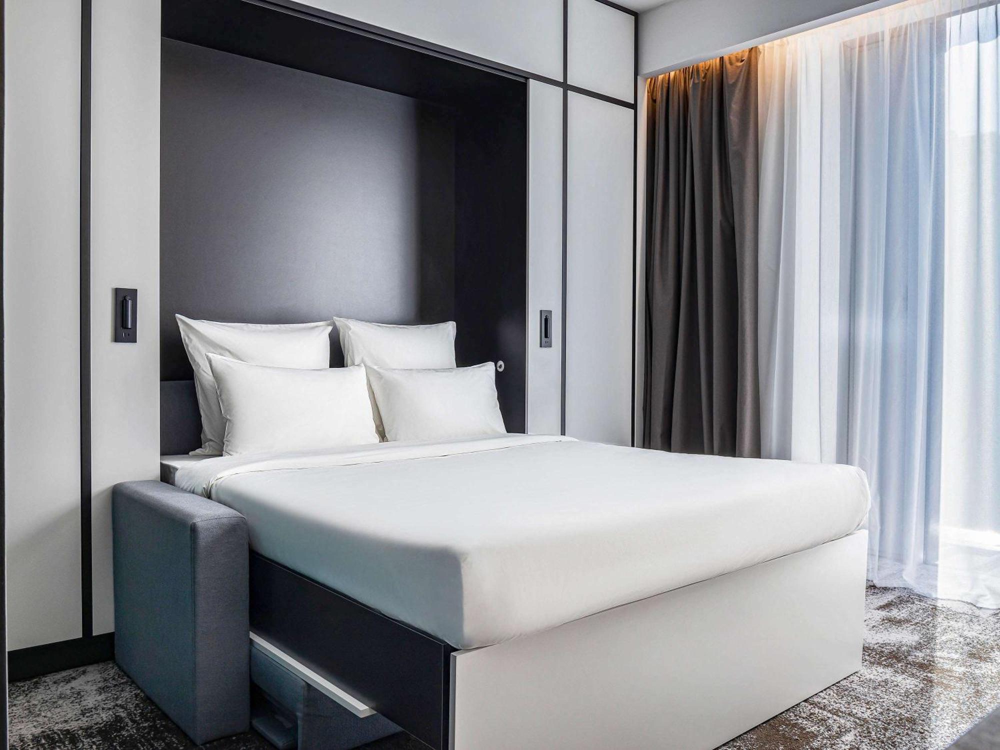 Novotel Living Almaty Jetisu Екстер'єр фото