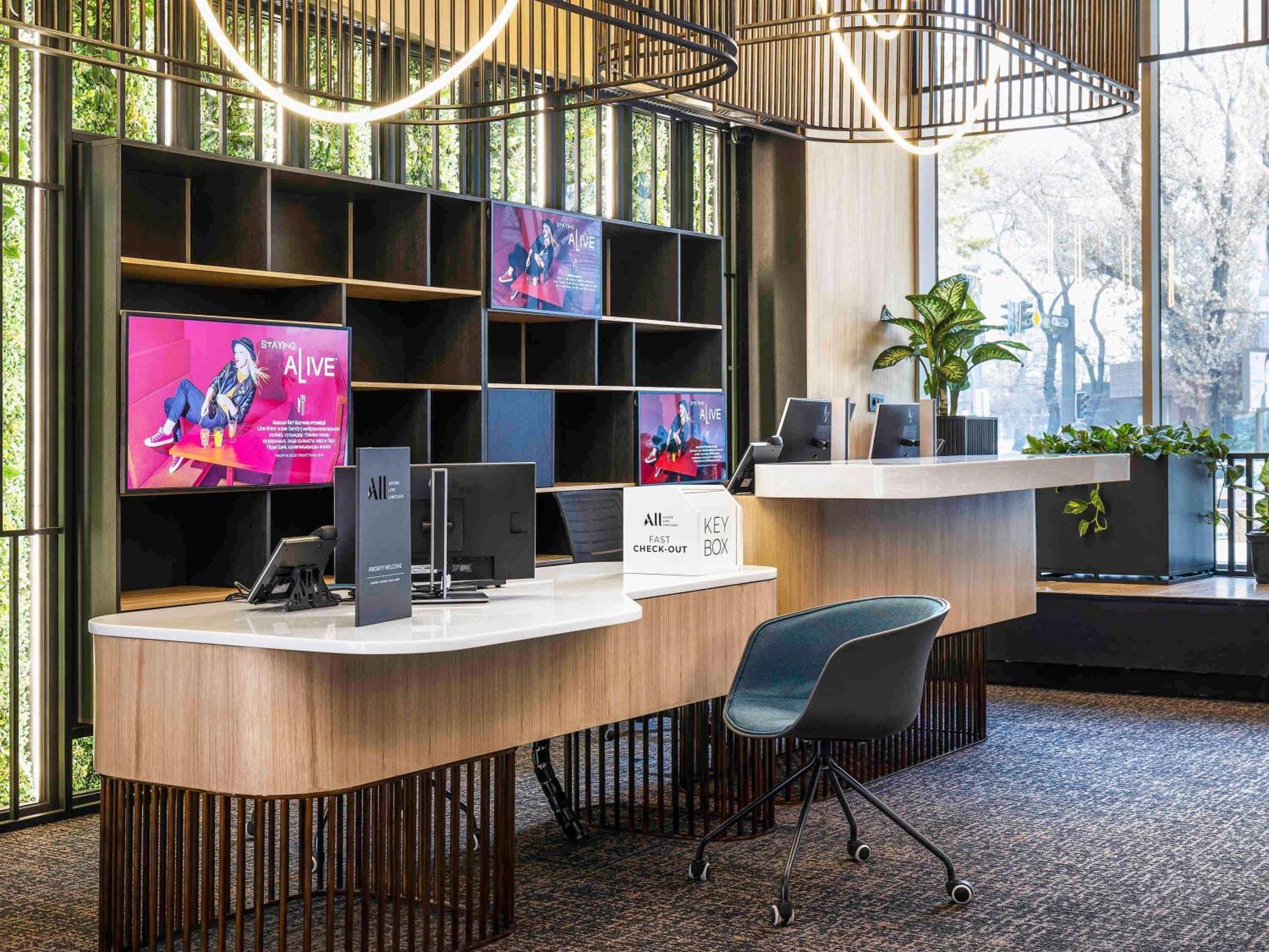 Novotel Living Almaty Jetisu Екстер'єр фото